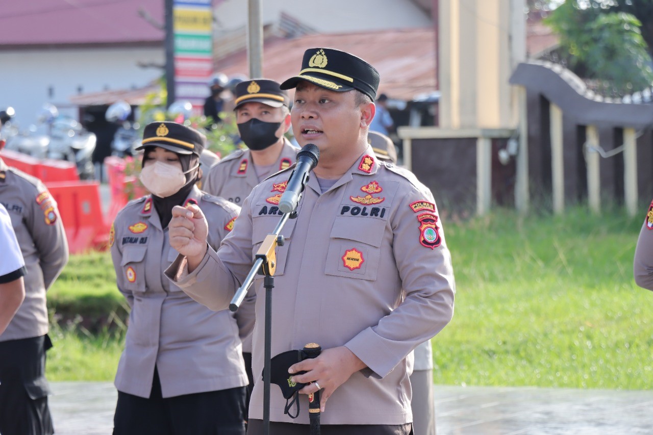 Kapolres Gorontalo Kota AKBP Ardi Rahananto Lepas Personil Yang Purna ...