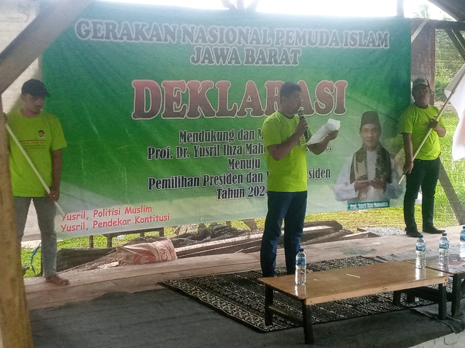 foto: Koordinator Ujang Falah membacakan Deklarasi