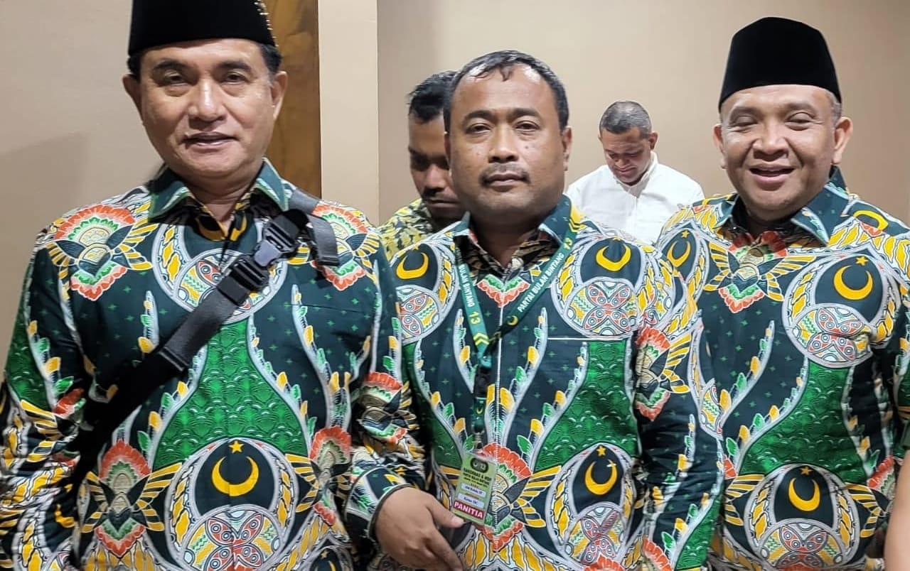 foto: Yusril Ihza mahendra (Kiri), Cak Rohim (Tengah), Afriansyah Noor (Kanan)