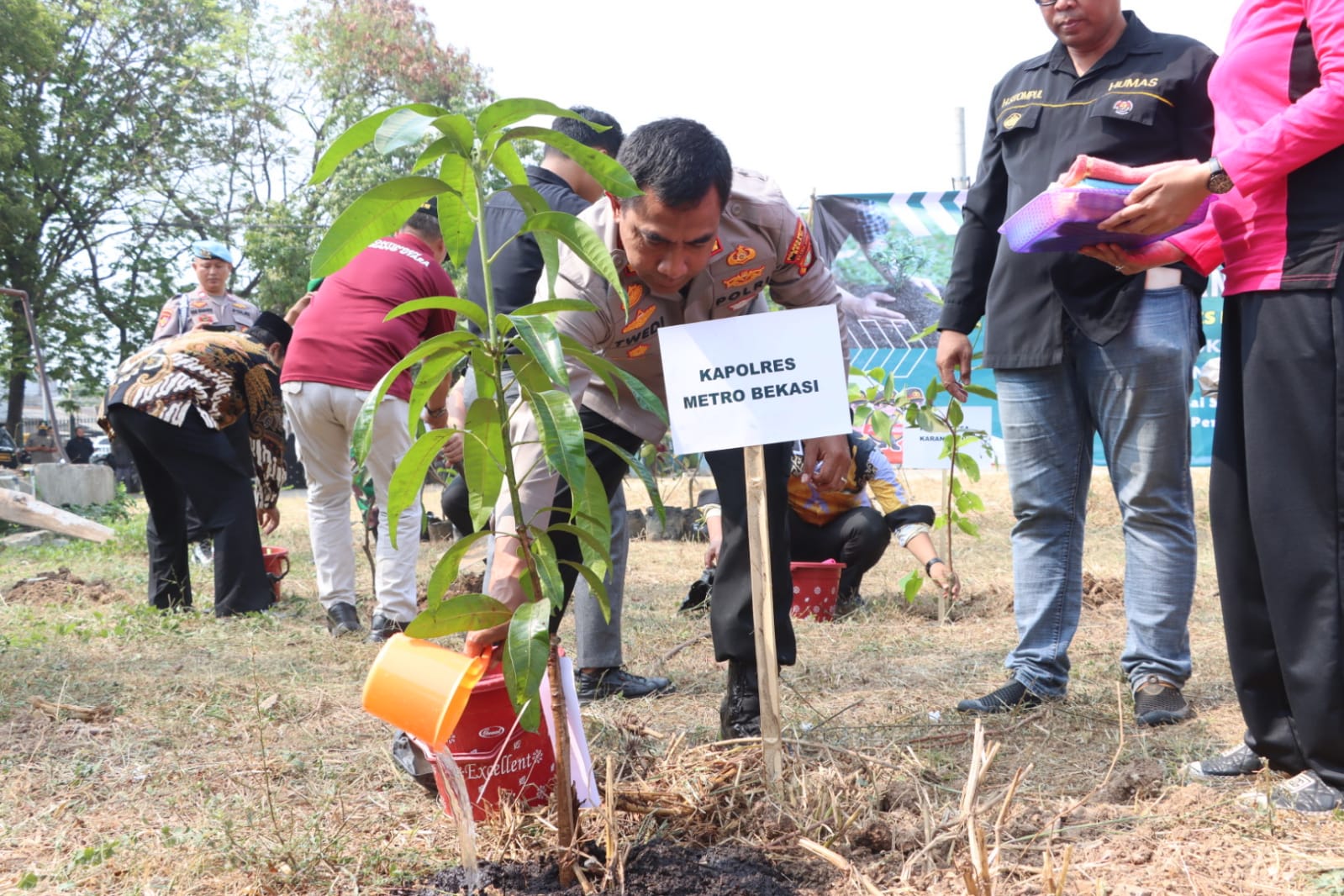 foto: Polres Metro Bekasi gelar penanaman pohon