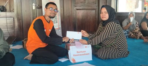 foto: Penyaluran bantuan kewirausahaan untuk UMKM