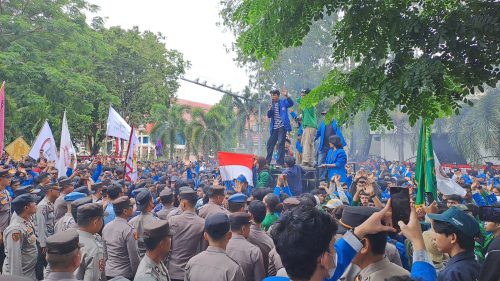 foto: Aliansi Mahasiswa Kota Palu gelar aksi di Gedung DPRD Sulteng