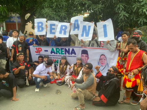 foto: Reog Ponorogo Sendang Kinasih meriahkan pendaftaran Anwar-Reny di KPU Sulteng