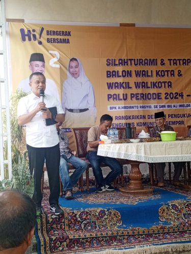 foto: Hadianto Rasyid silaturahmi dengan warga Duyu