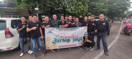 foto: DPC Garda Satu Kabupaten Banyuwangi berbagi nasi kotak di Bulan Suci Ramadhan